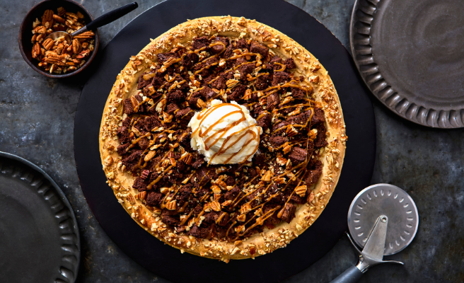 Turtle Brownie dessert pizza with